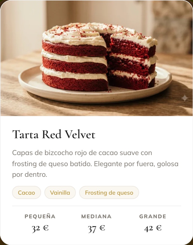 Tarta Red Velvet. Capas de bizcocho rojo de cacao suave con frosting de queso. Pequeña 32 €, mediana 37 €, grande 42 €.